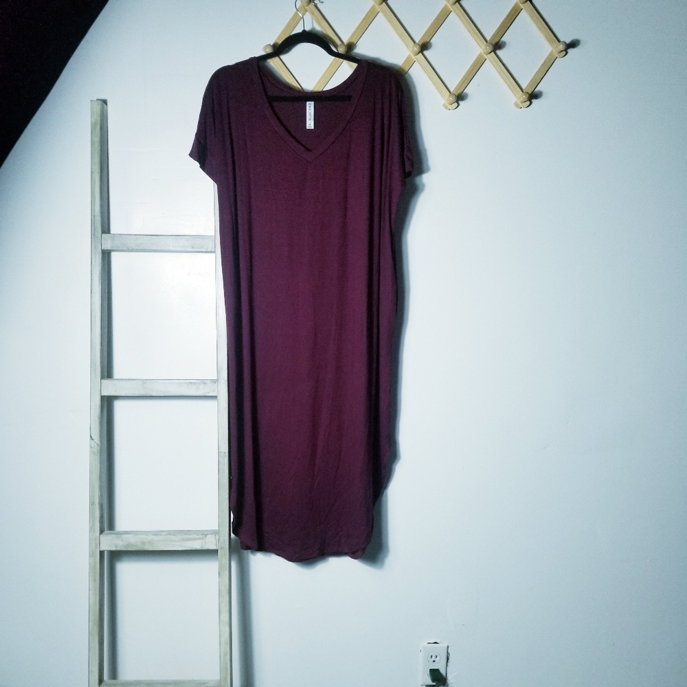 NWOT ZENANA OUTFITTERS WOMEN'S BURGUNDY V-NECK SHIRT DRESS SIZE MEDIUM